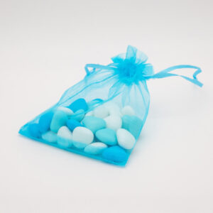 Uitdeelzakje chocolade hartjes dragees blauw wit