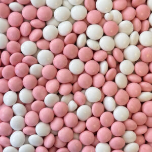Mini chocoladedragees in roze en wit